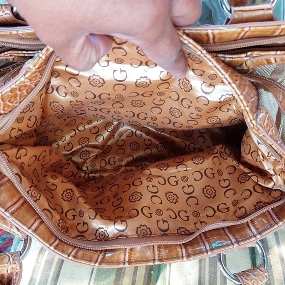 Gussaci Large 2-Tone Large Handbag/Purse - Picture 13 of 16